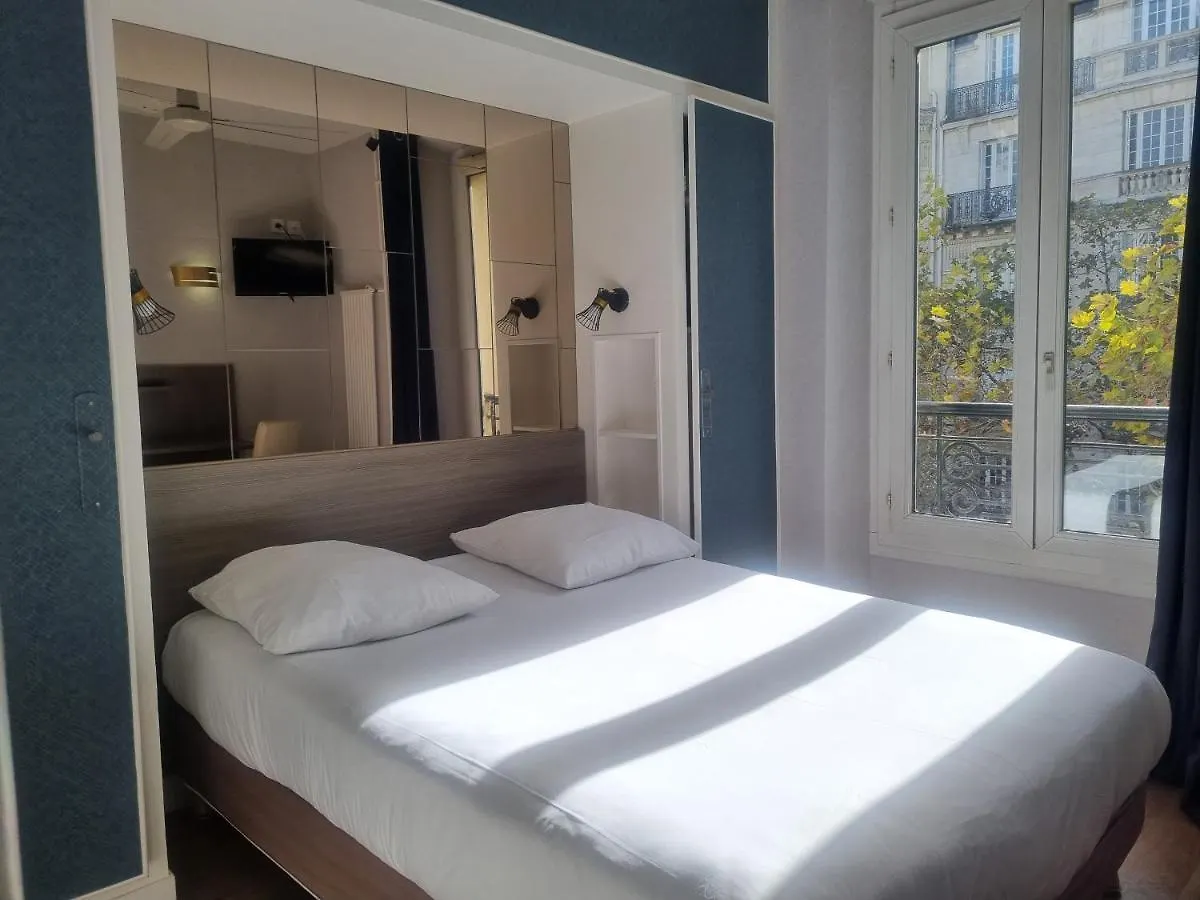 Eiffel Kensington Hotel 2*